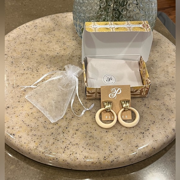 NWT and mesh bag and box Plunder Designs wood/gold door knocker earrings. - Picture 2 of 6